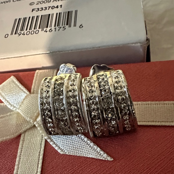 Avon vinegar day to night Earrings - Picture 9 of 10